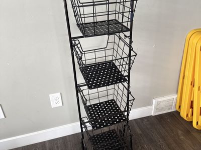 Fruit basket -like new