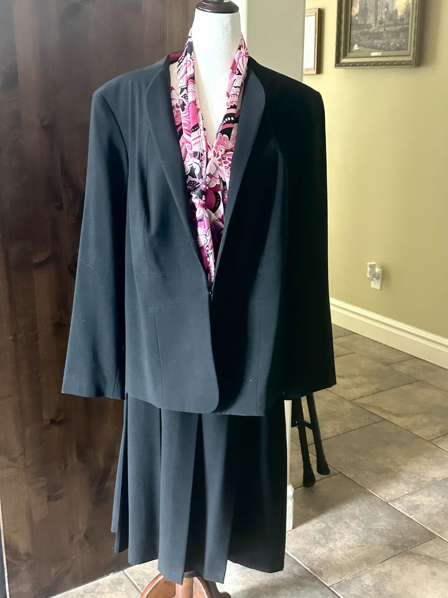 Women’s I.N. Studio Woman clothing includes pants