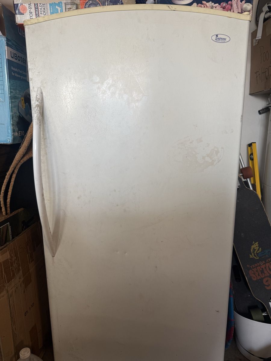 Free- Supreme 20cu feet Freezer (Broken Seal)