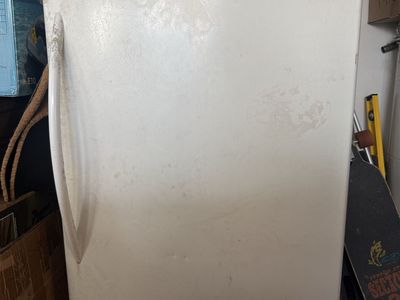 Free- Supreme 20cu feet Freezer (Broken Seal)