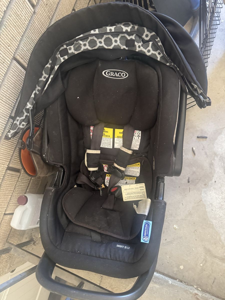 Graco SnugFit 35 LX Infant Car Seat - Black w/ Patterned Canopy - Used