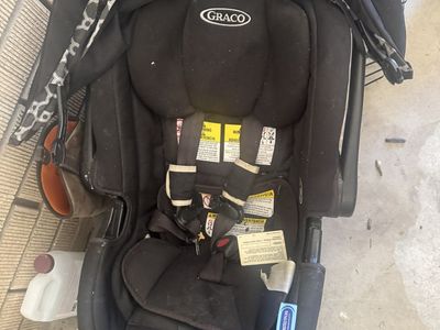 Graco SnugFit 35 LX Infant Car Seat - Black w/ Patterned Canopy - Used