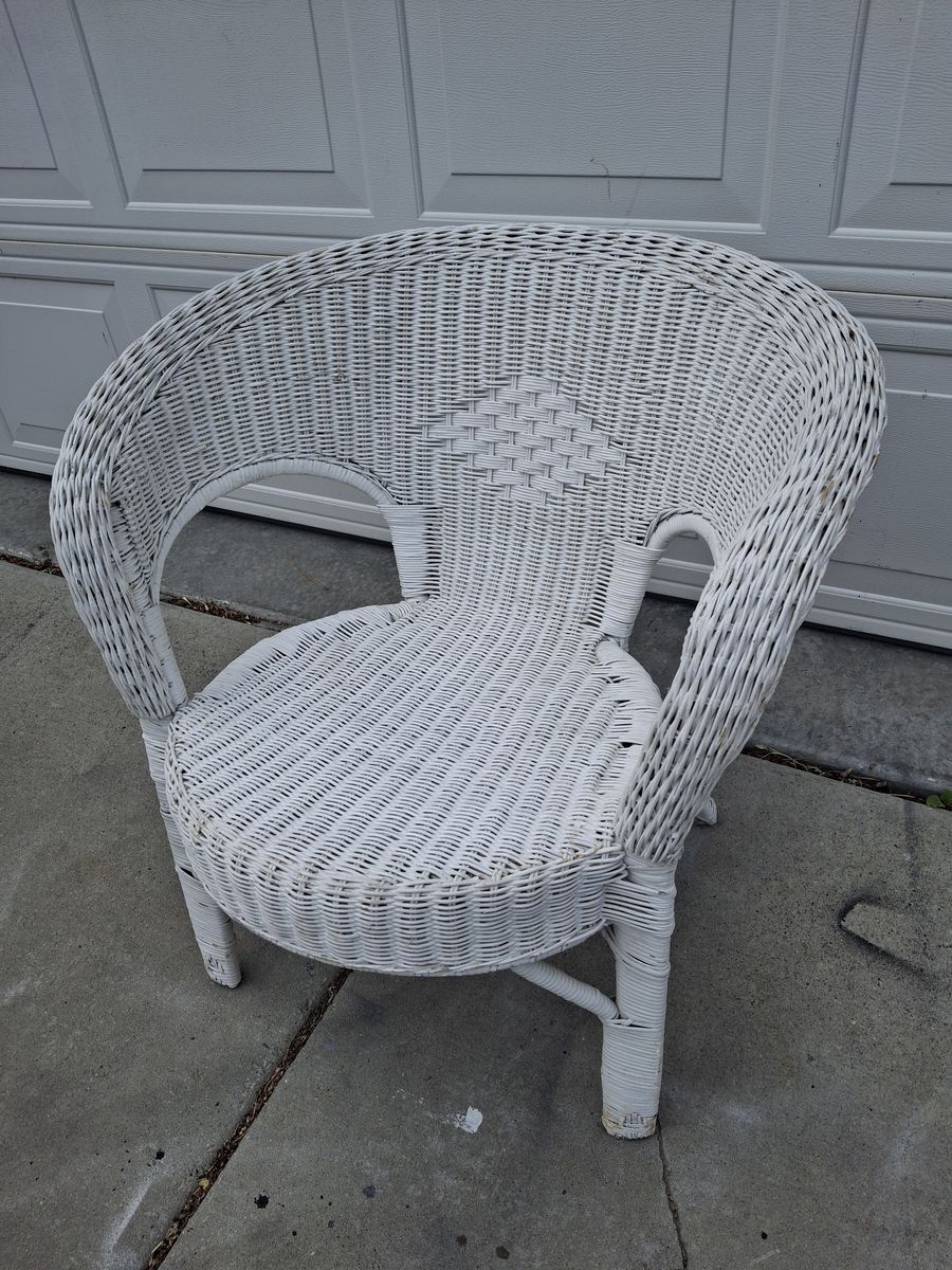 white wicker chair