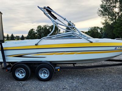SKI BOAT – 2007 Glastron GT205 with Wake Tower