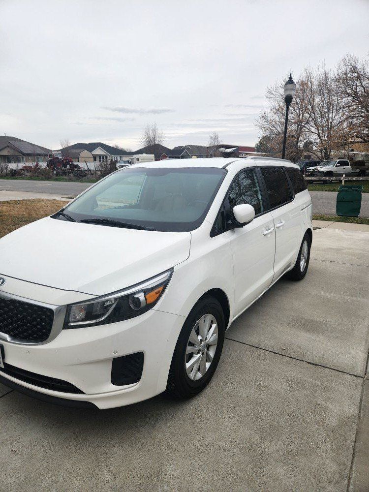 2017 KIA SEDONA LX