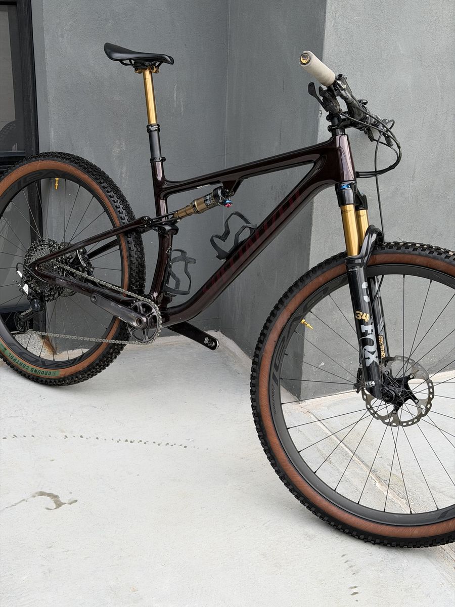 2022 Epic EVO Pro Large (29er- CARBON FRAME)