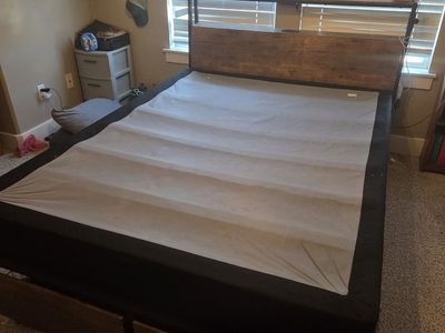 Queen bedframe