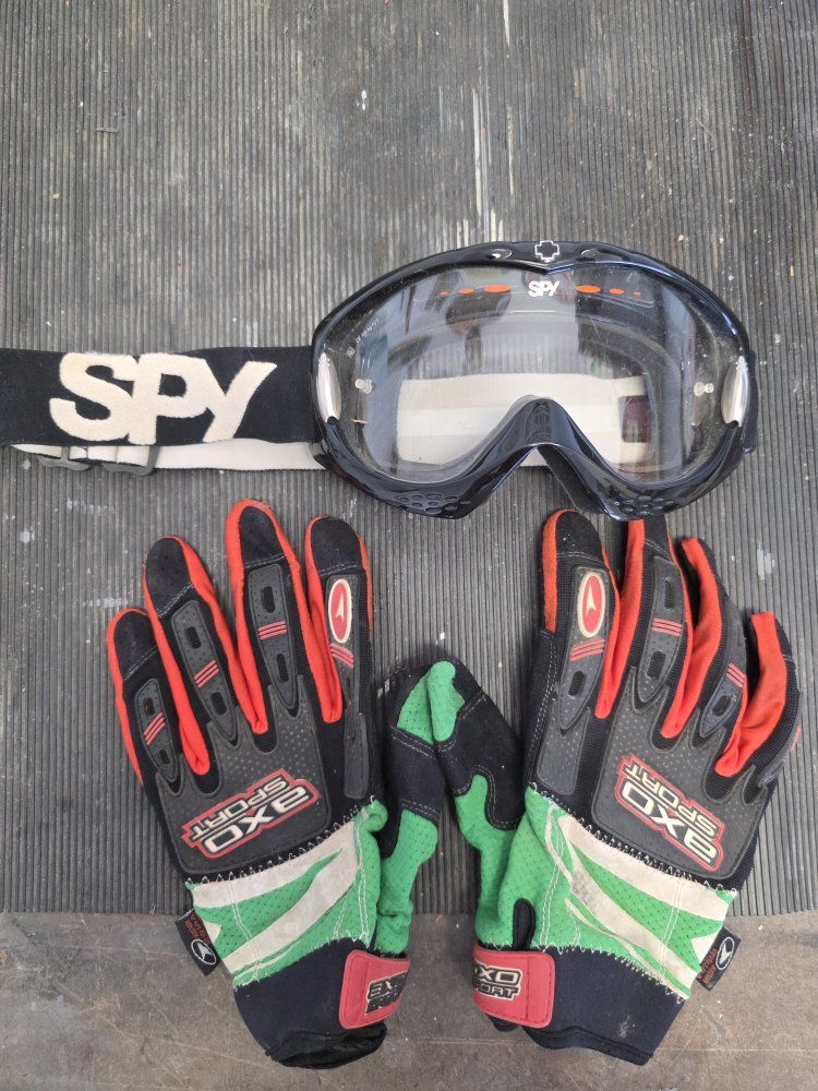 SPY Goggles and Thor AXO MX Men's glove size XL