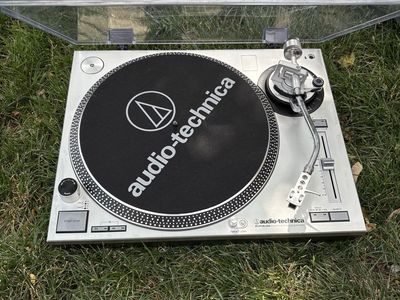 Audio-Technica AT-LP120-USB turntable