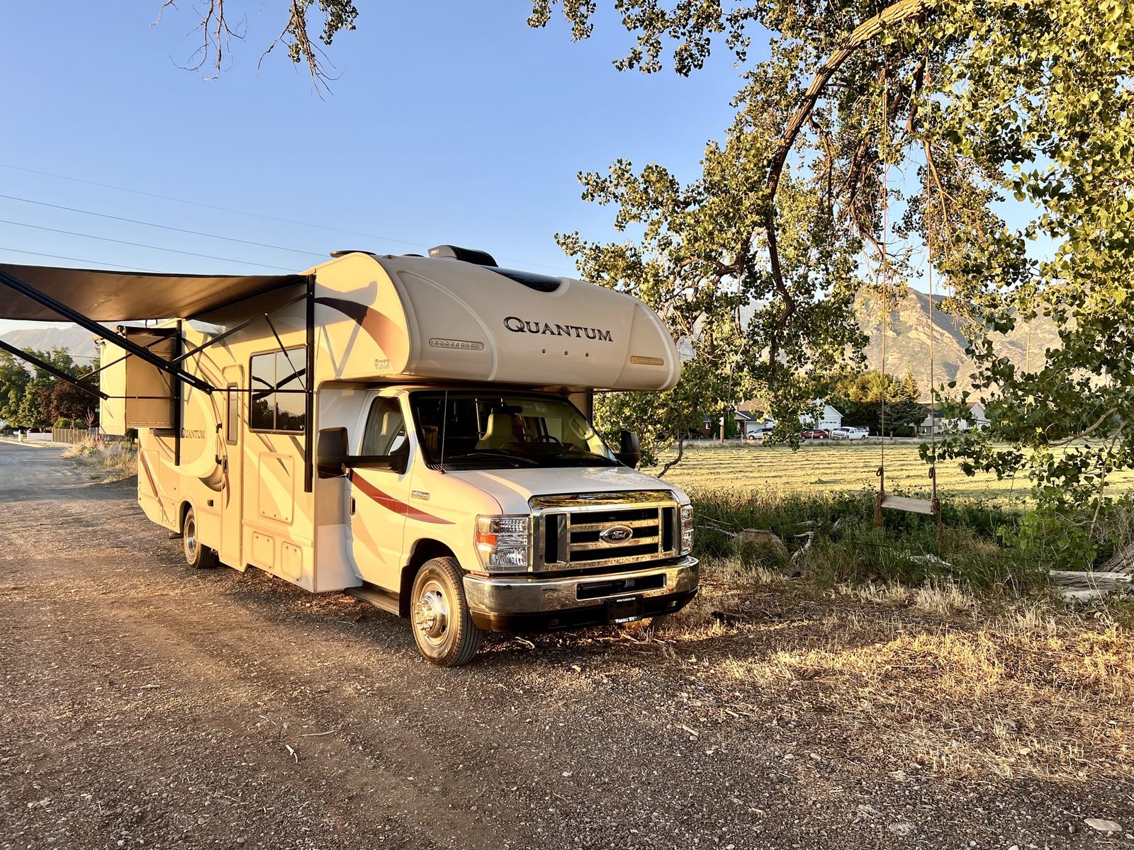 2018 Thor Motor Coach Quantum RW28 Class C RV - Ford E450 V10, 33k Miles