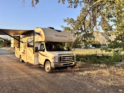 2018 Thor Motor Coach Quantum RW28 Class C RV - Ford E450 V10, 33k Miles