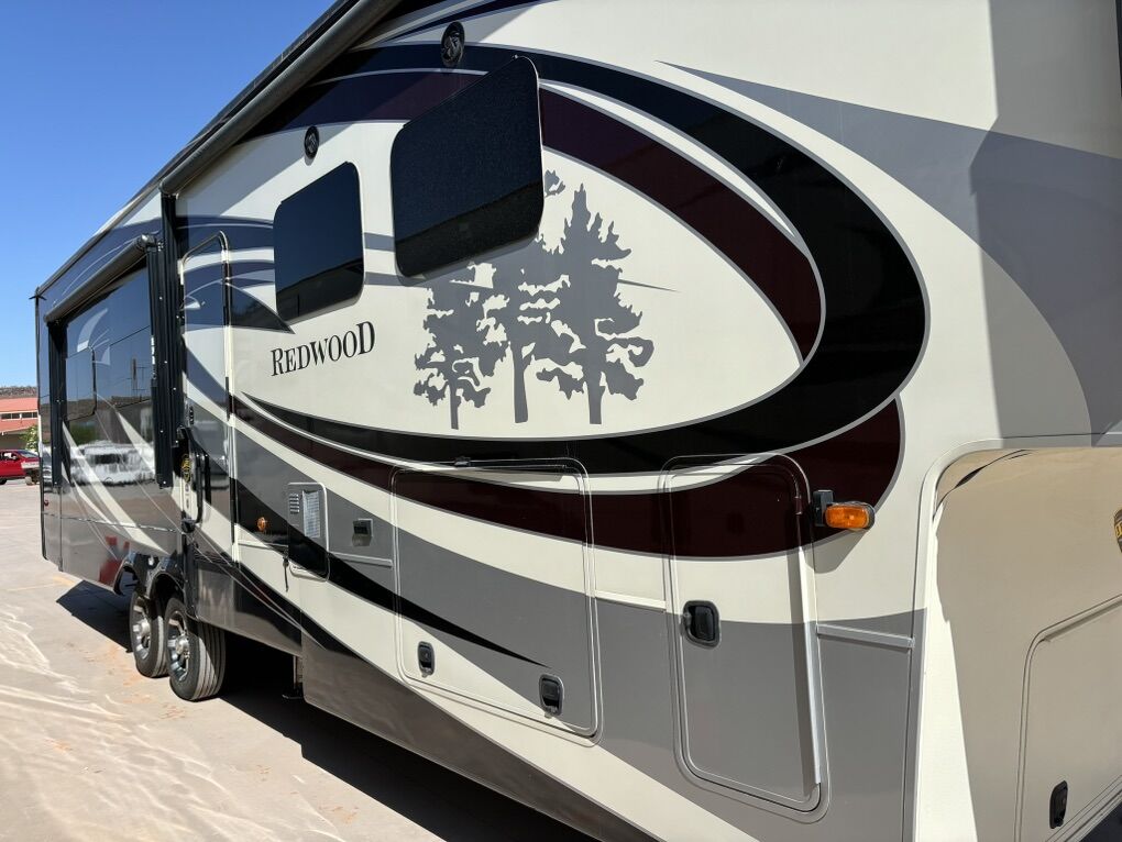 Redwood 5th Wheel