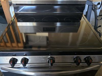 Frigidaire 30" Electric Range with 4-Burner Smoothtop & Self-Cleaning Oven - Stainless Steel