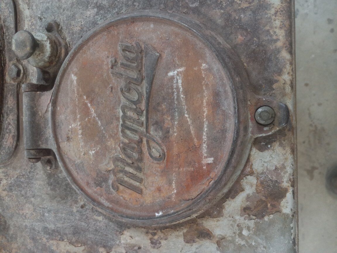 MAGNOLIA OILCO. oil dispenser