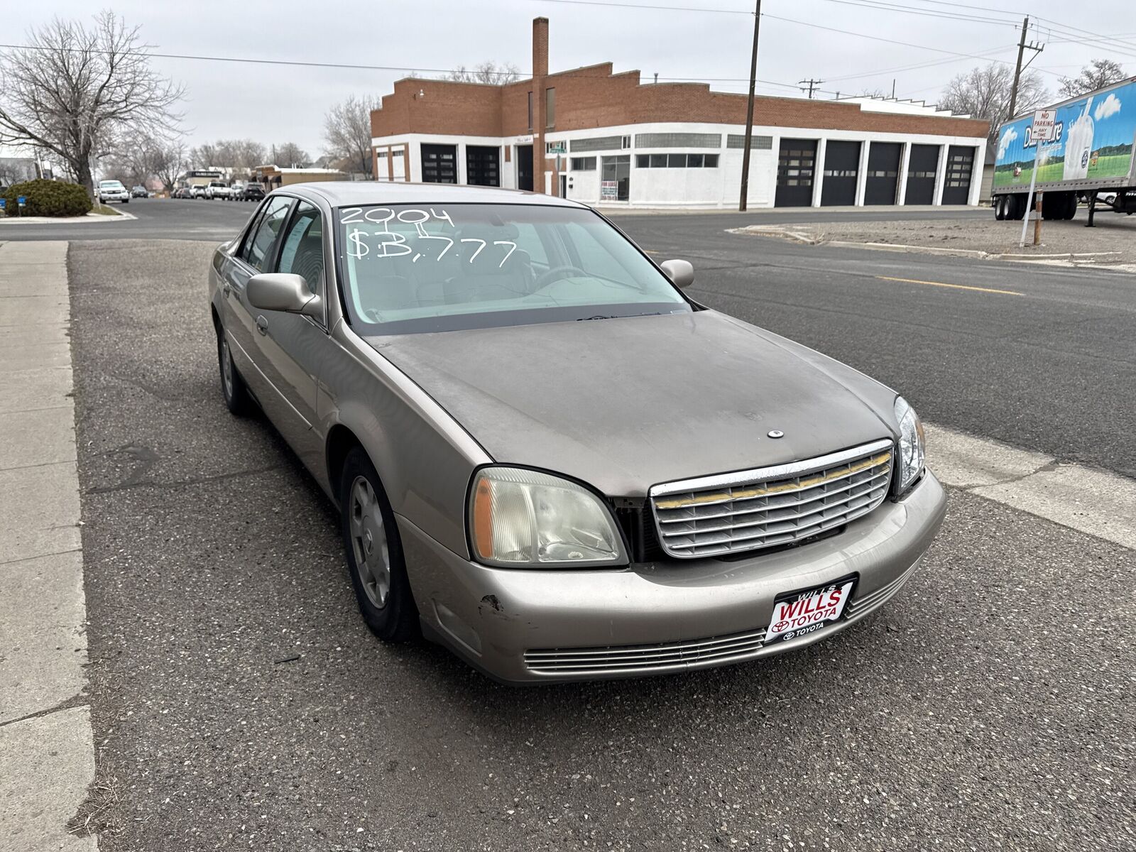2004 CADILLAC DEVILLE Base