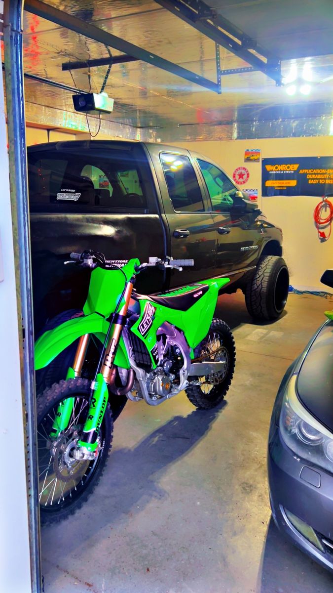Kawasaki KX450F Dirt Bike - LOW HOURS
