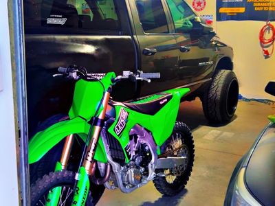 Kawasaki KX450F Dirt Bike - LOW HOURS