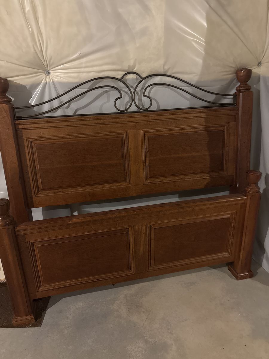 Traditional Wood & Wrought Iron Bed Frame - Queen Size Headboard & Footboard and side rails