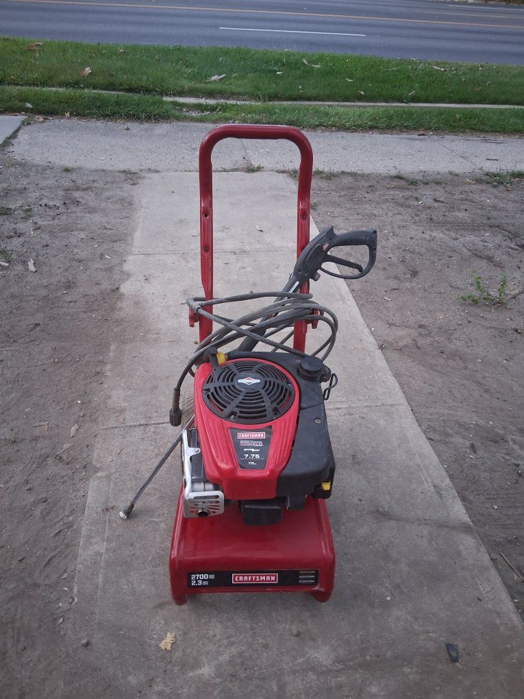 Craftsman 2700 MAX PSI 7.75 Gross Torque Gas Pressure Washer 2.3 GPM