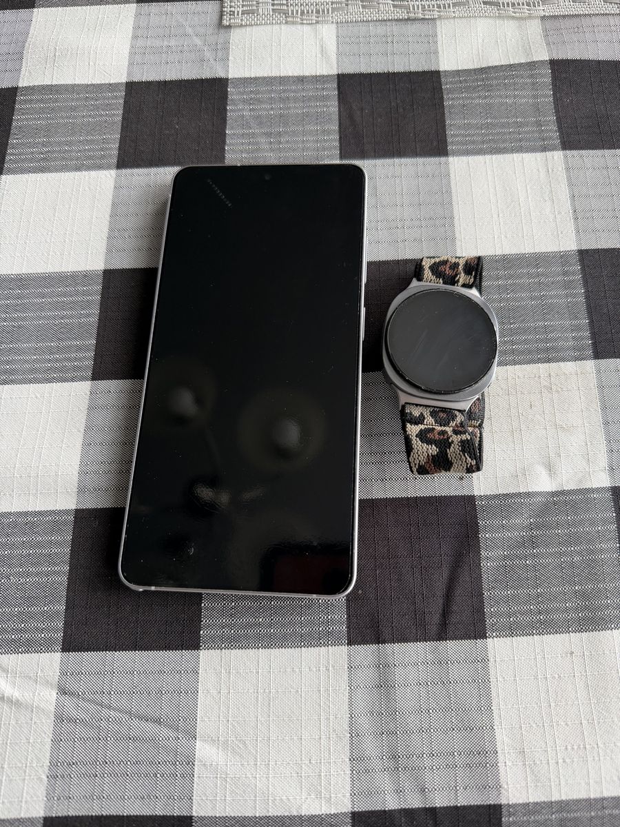 Samsung s26 ultra 256gb unlocked , Samsung galaxy watch 8 and three cases