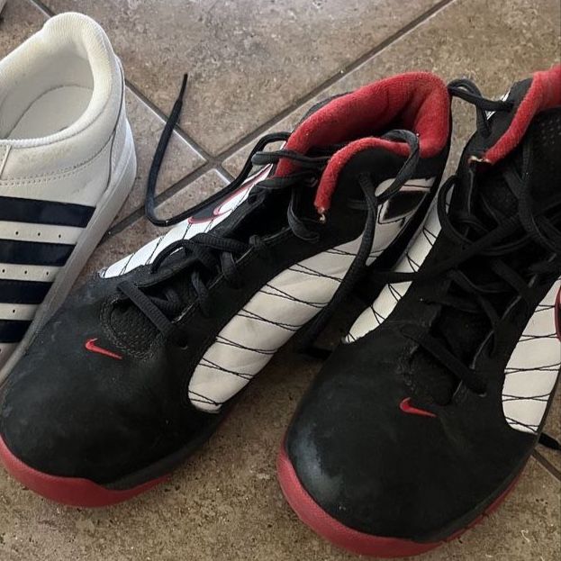 Boys size 7 shoes Nike