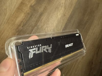 1x 32GB 5200 Kingston Fury Beast DDR5 ram.