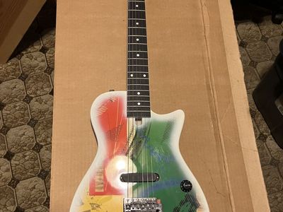 Traveling Wilburys Collector TW-100 Guitar