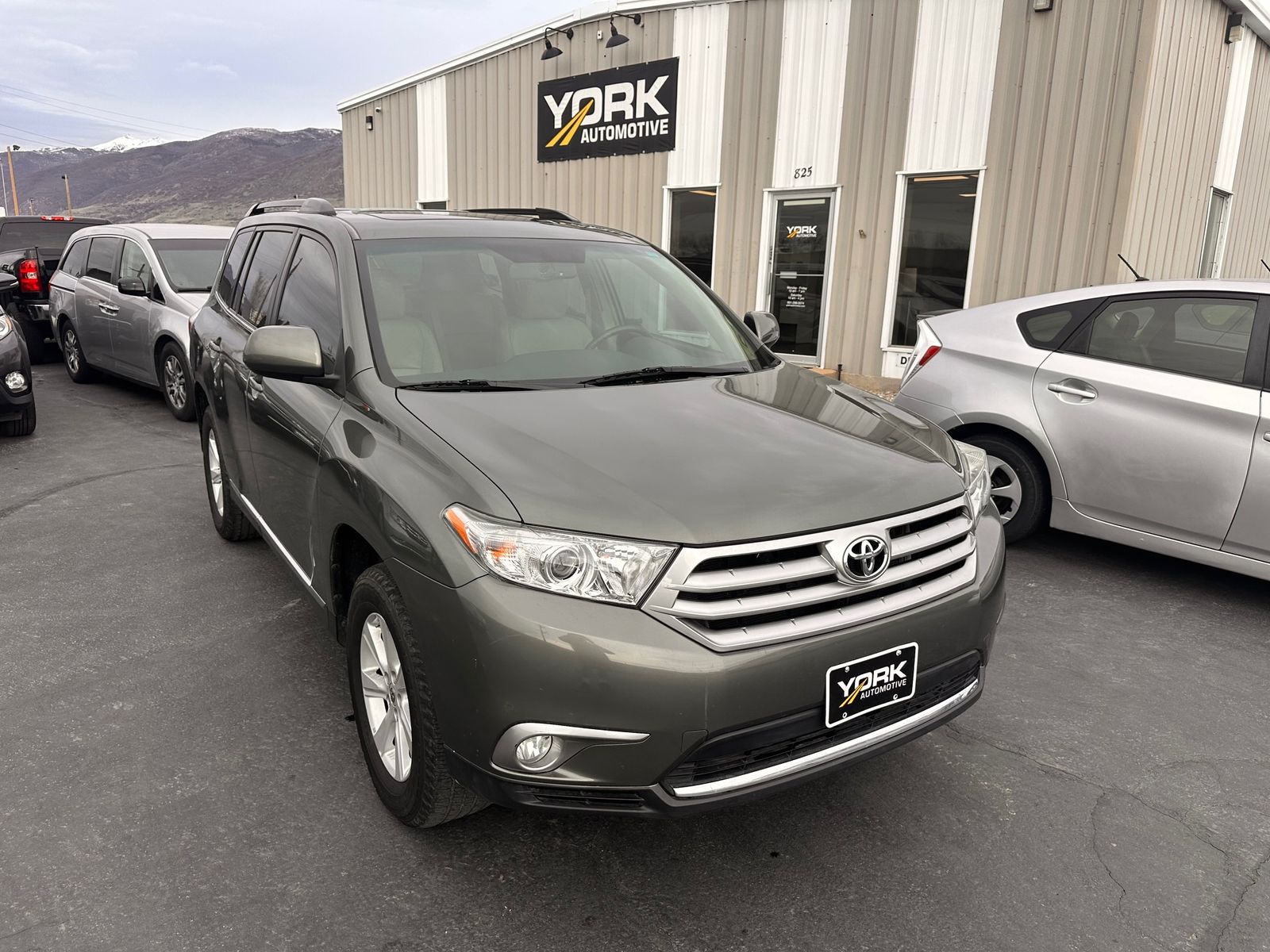 2011 TOYOTA HIGHLANDER SE