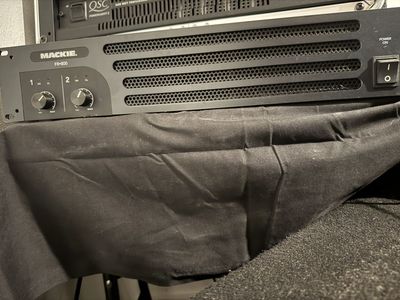 Mackie FR800 Amp