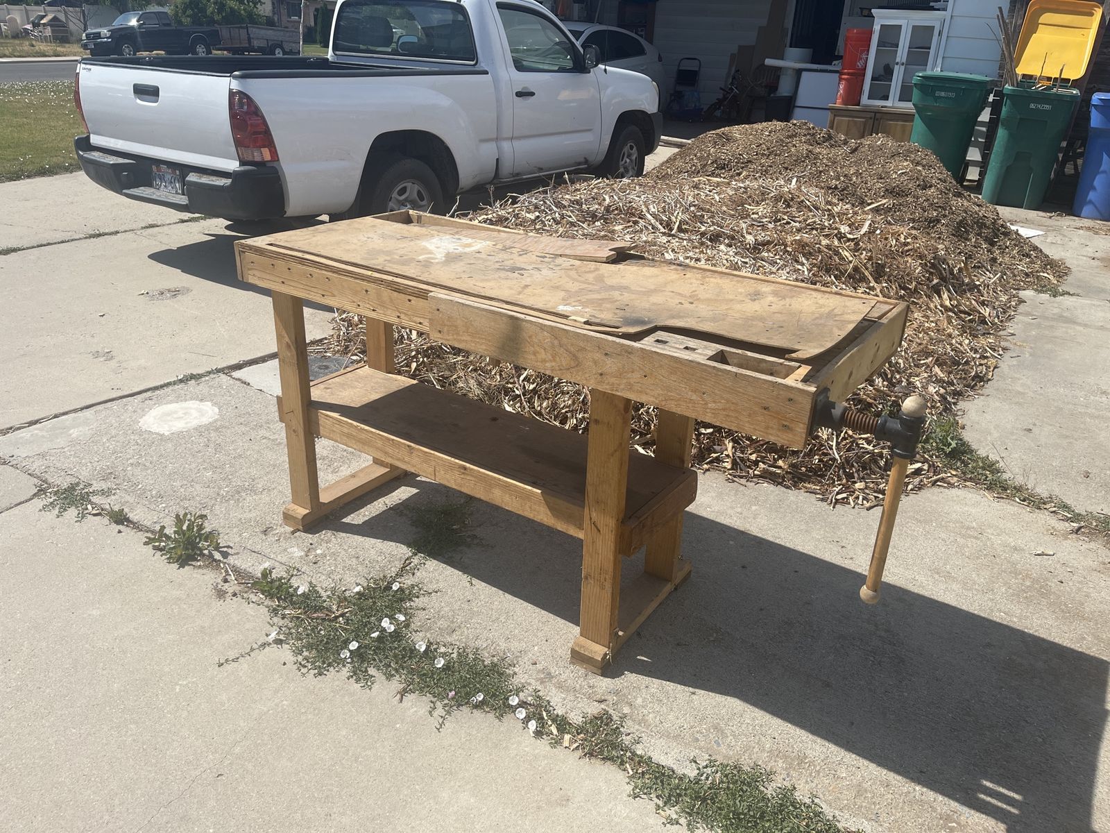 Sturdy Wooden Woodworking Bench with Integrated Wood Vice and Storage Shelf
