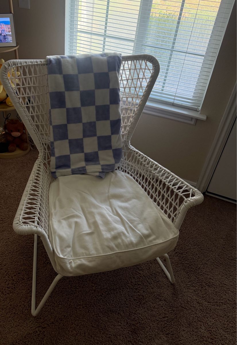 White Wicker Accent Chair with Cushion