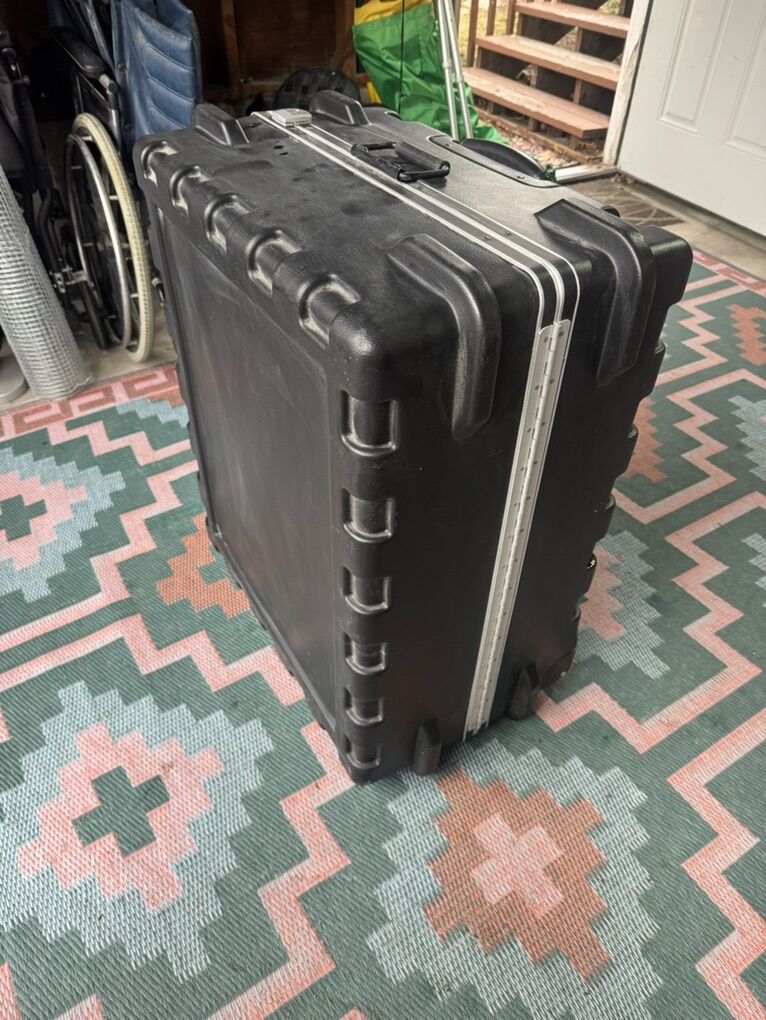 Huge! Pull Handle Wheeled Carrying Case