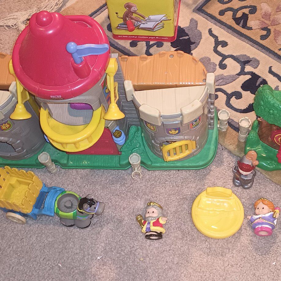 Fisher Price Little People Lil Kingdom Castle