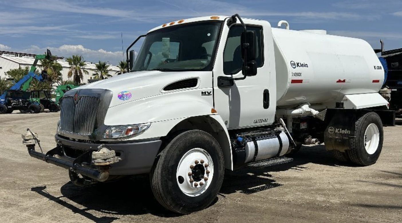 Used Water Truck 2,000 Gallon 2022 International Cummins 