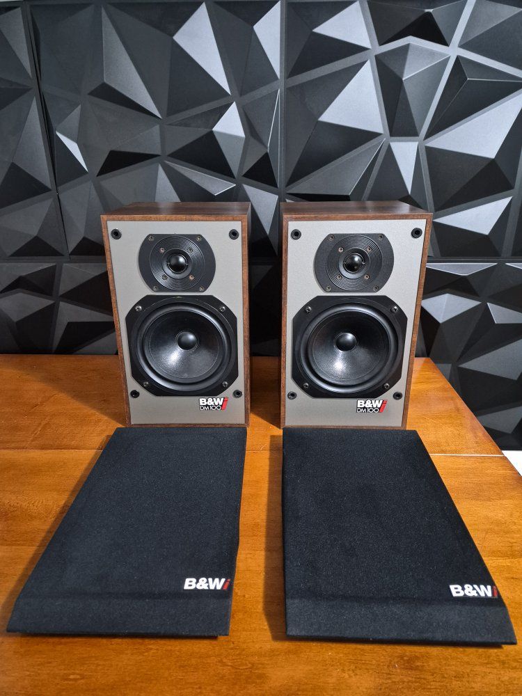 B&W DM100i Speakers, a vintage model manufactured in Worthing, England. Tested. Excellent Conditions!