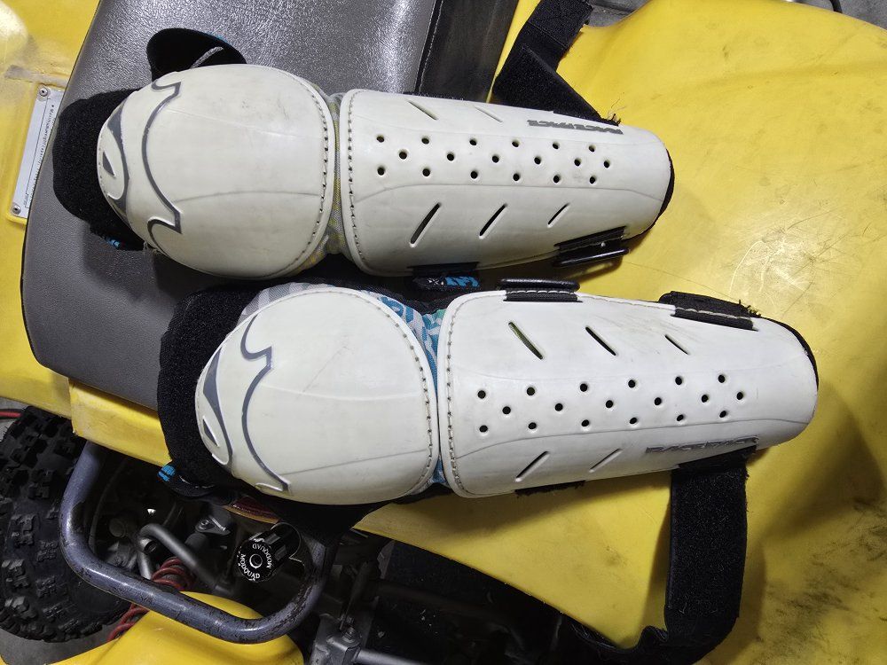 Race Face Rally FR Arm Protection, specifically el