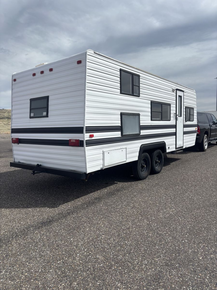 18 Foot Fleetwood Terry Camper Trailer