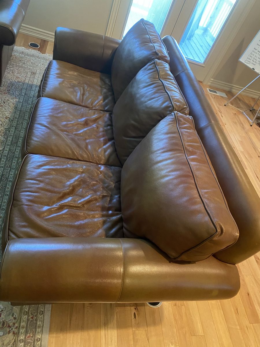 Soda love seat all leather