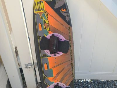 wakeboard surfboard with fins and removable bindin