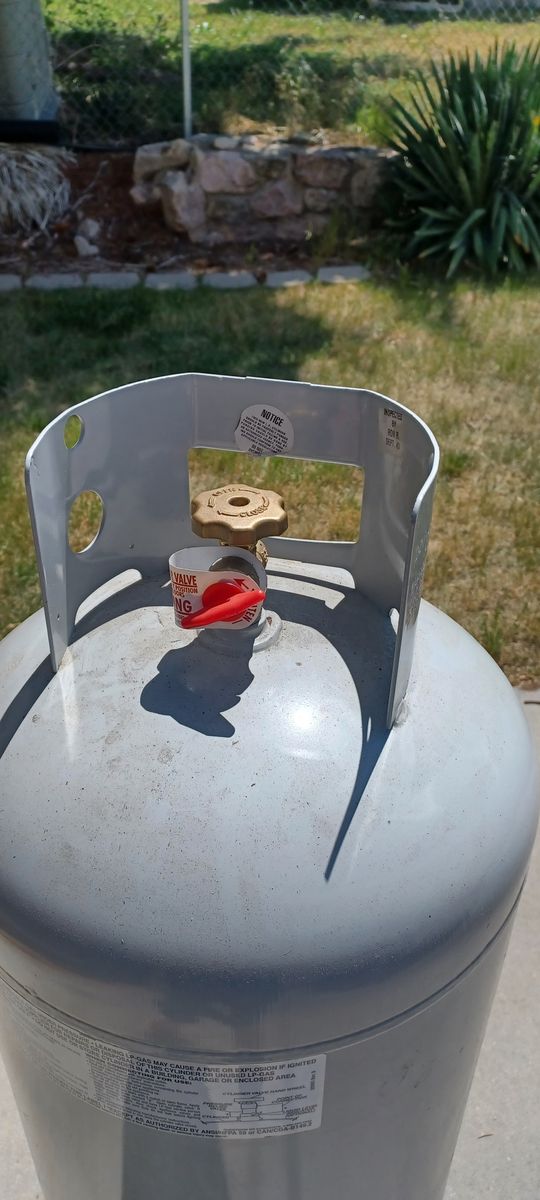 100 lb. propane tank