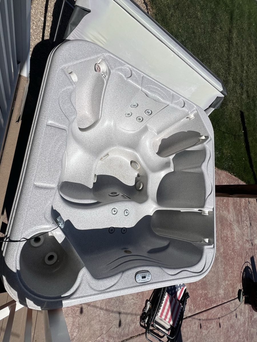 Bullfrog 562 Hot tub.