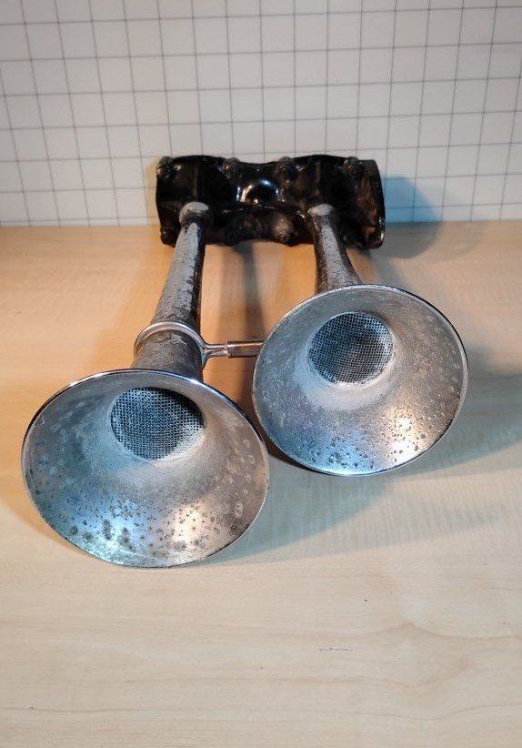 retro steampunk rat rod vintage dual trumpet truck air horn