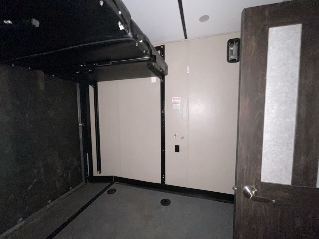 Main image 33