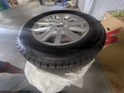 Bridgestone blizzak DMV2 with rims (Set of 4) 225/65/R17