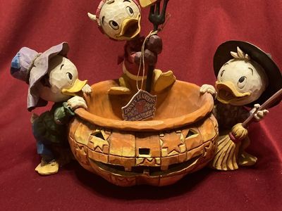 Disney Showcase Collection Playing Tricks & Sharing Treats Halloween By Jim Shore
