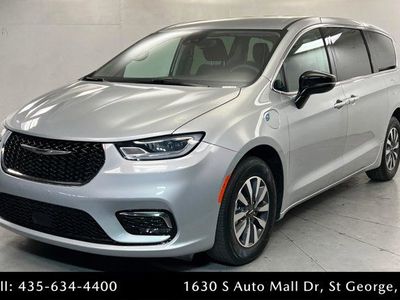 2024 Chrysler Pacifica Plug-In Hybrid Select