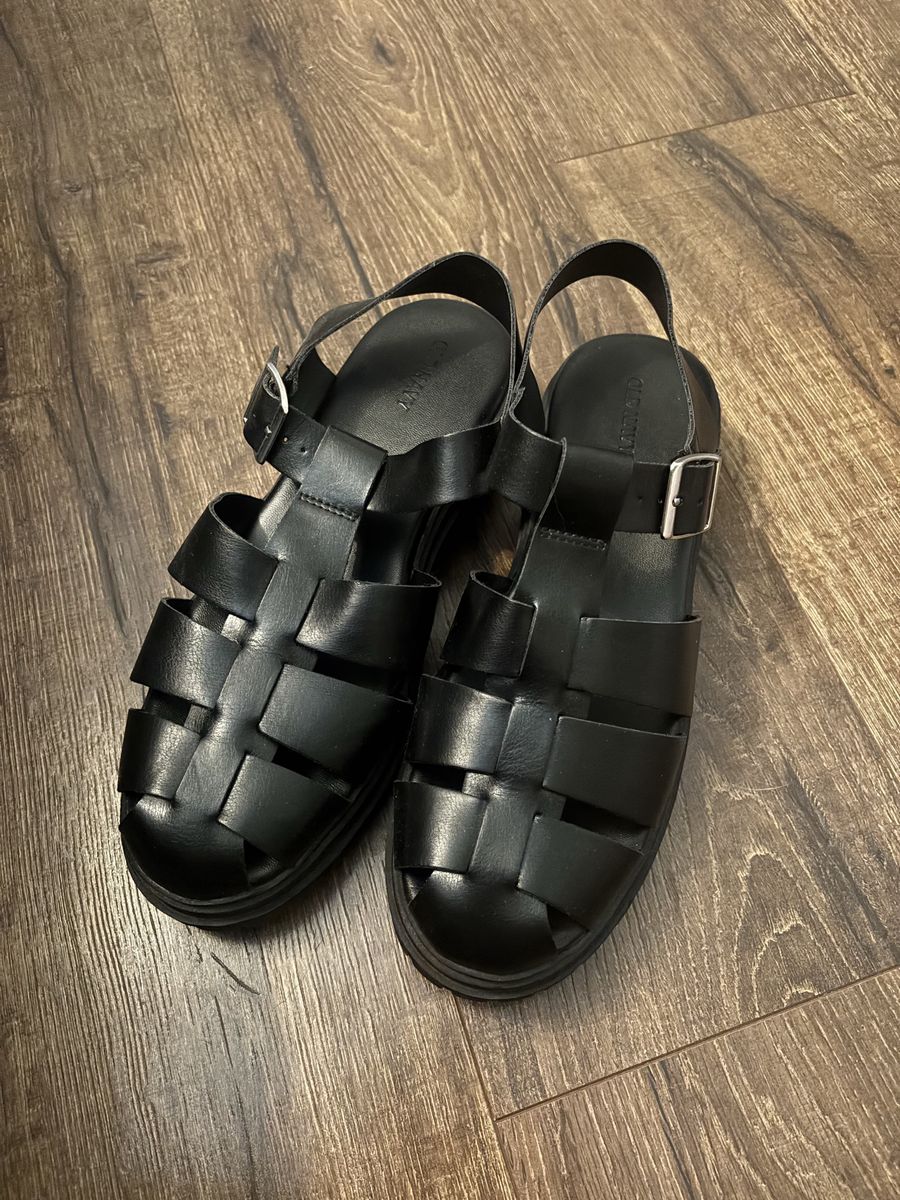 Old Navy Sandals – Size 9