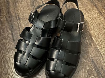 Old Navy Sandals – Size 9