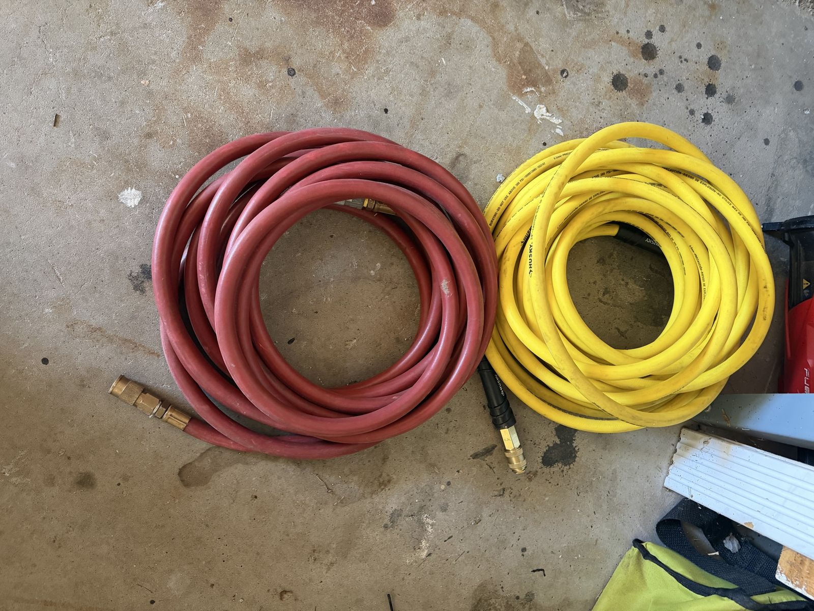 2 quality air compressor hoses. Husky brand