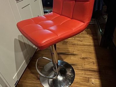 2 Adjustable barstools